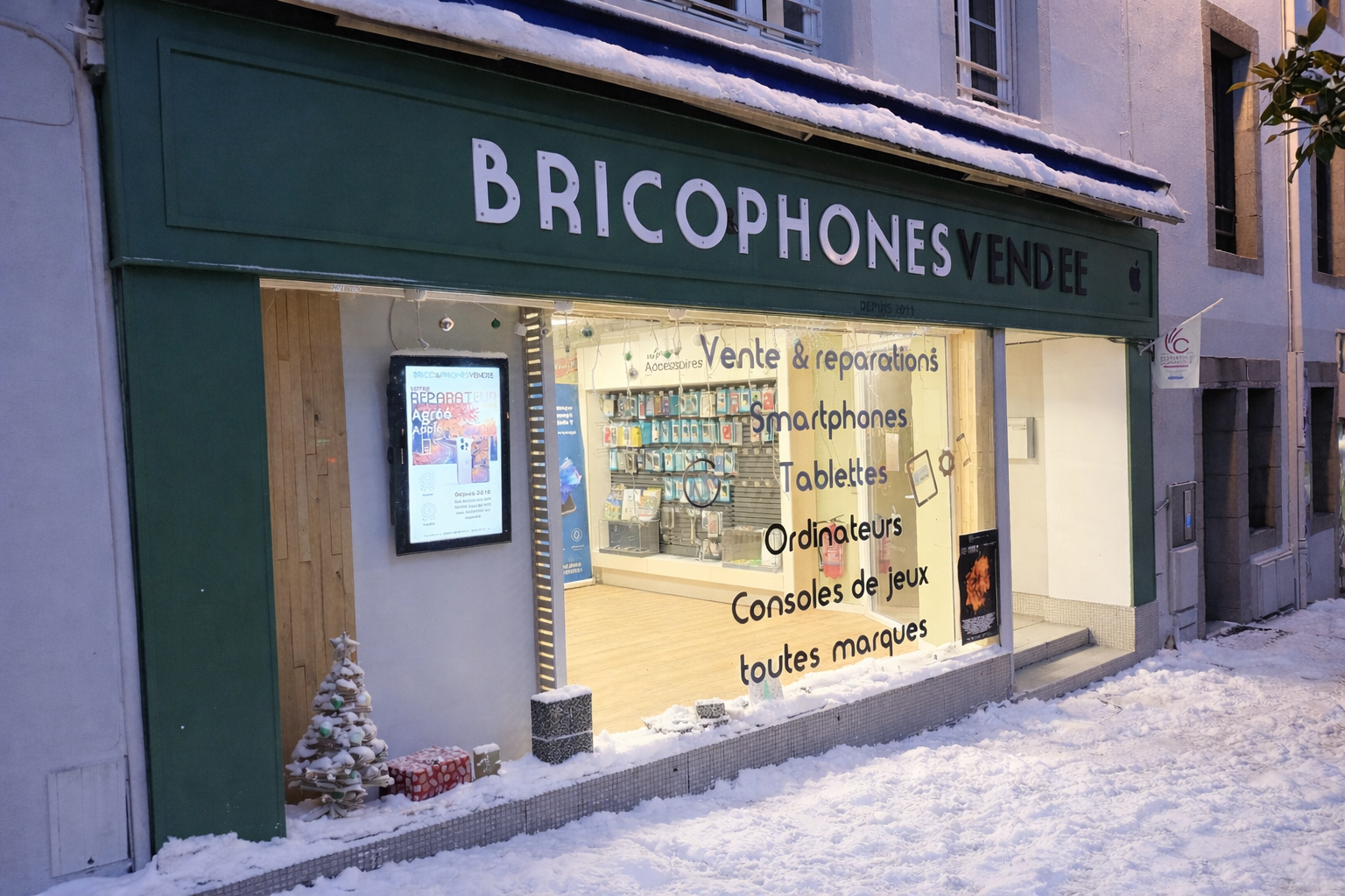 La devanture de Bricophones Vendée au 4 Grande Rue, aux Herbiers
